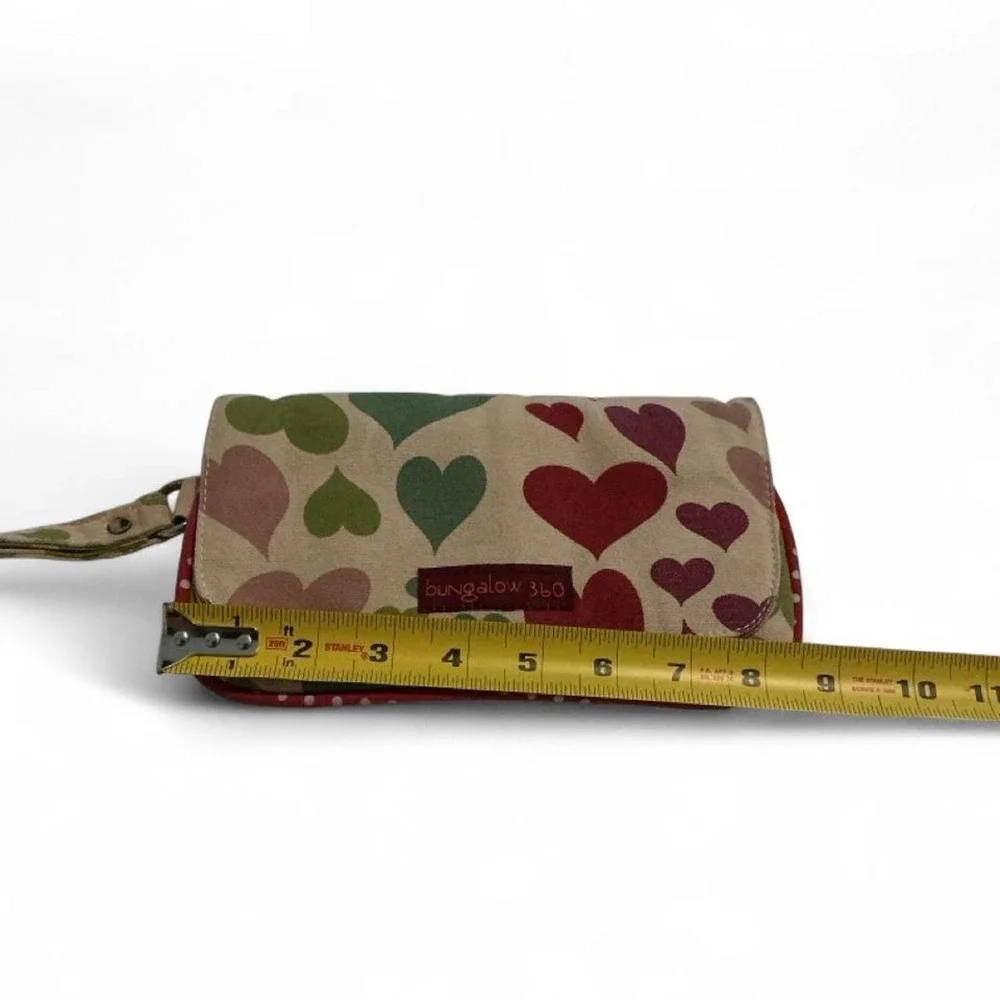 Bungalow‎ 360 Wristlet Clutch Womens OS Beige Red Heart Canvas
